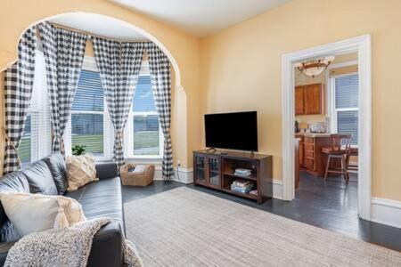 Beautiful Downstairs 1Bed 1Bth Charmer- Pet Friendly Мичиган Сити Экстерьер фото